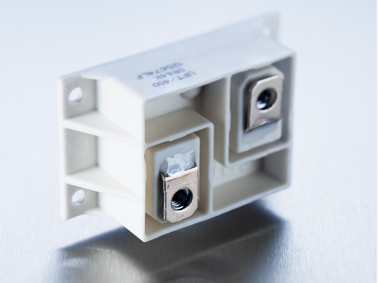 UTP400平面（厚膜、无感设计）大功率电阻器